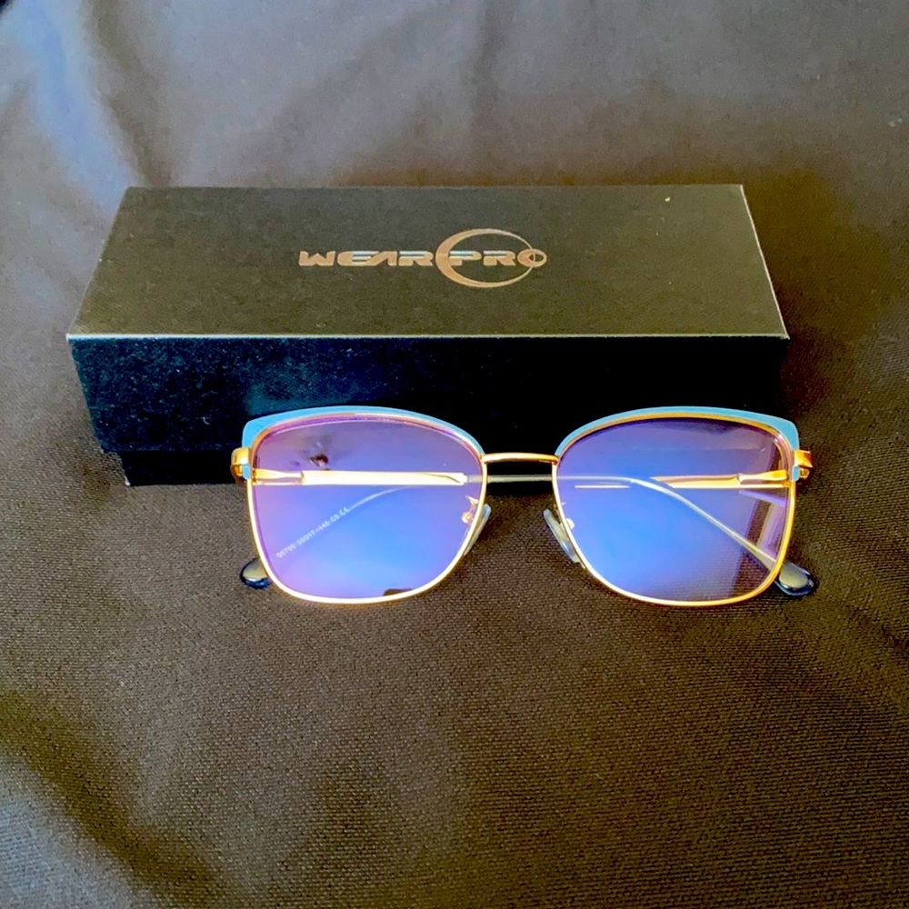 Blue light Reflecting Glasses
